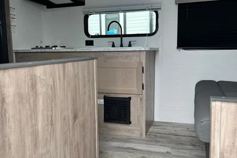 Robert's Grand River 25rb Travel Trailer