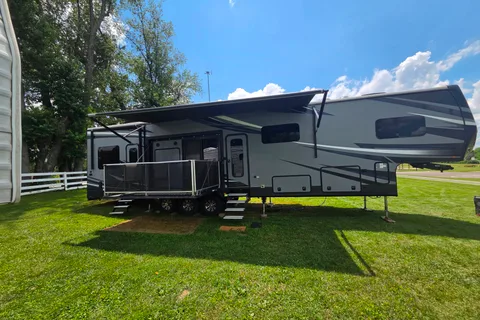 2018 Jayco Seismic 4113 • Luxury Toy Hauler • Delivery Only • 1.5 Bath