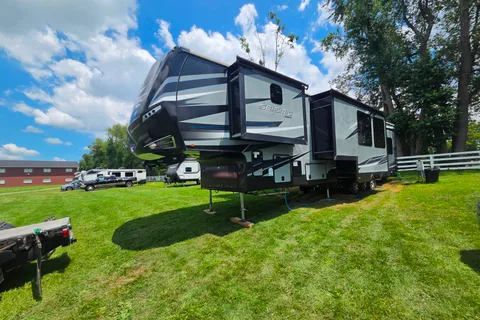 2018 Jayco Seismic 4113 • Luxury Toy Hauler • Delivery Only • 1.5 Bath