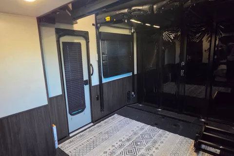 2018 Jayco Seismic 4113 • Luxury Toy Hauler • Delivery Only • 1.5 Bath