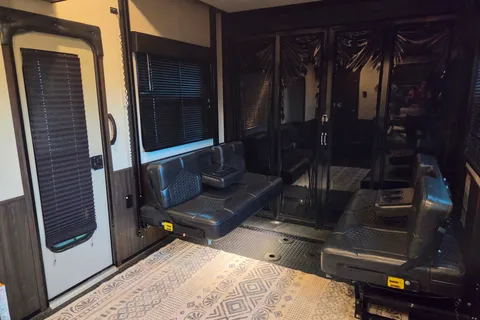 2018 Jayco Seismic 4113 • Luxury Toy Hauler • Delivery Only • 1.5 Bath