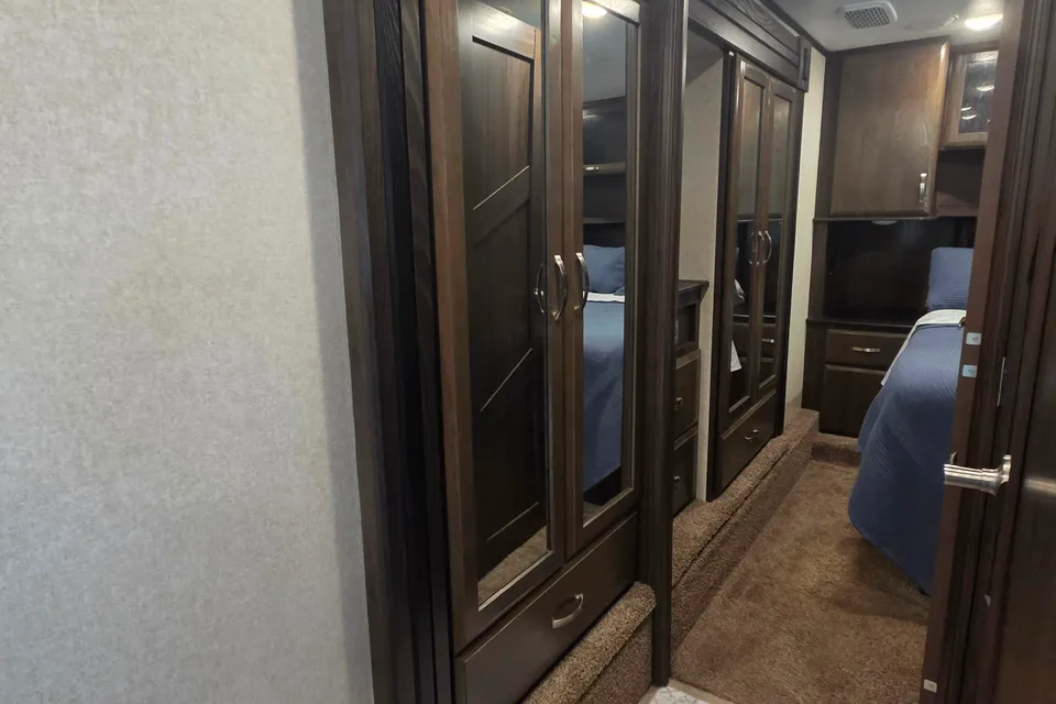 2018 Jayco Seismic 4113 • Luxury Toy Hauler • Delivery Only • 1.5 Bath