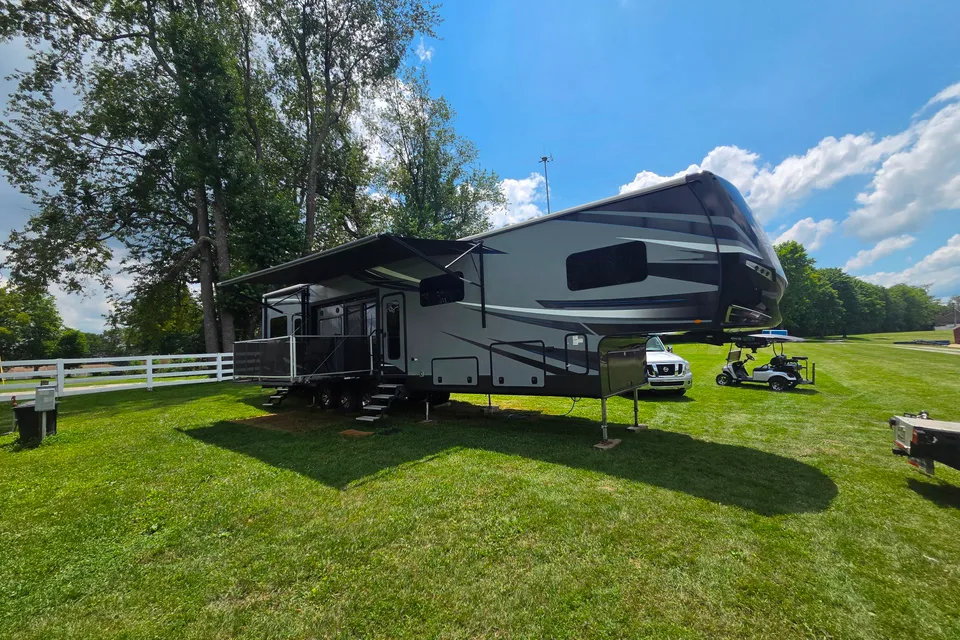 2018 Jayco Seismic 4113 • Luxury Toy Hauler • Delivery Only • 1.5 Bath