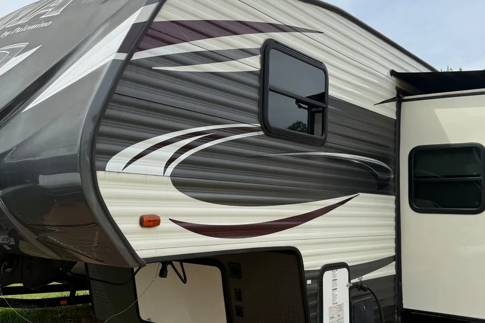 Shane's Palomino Puma Fifth Wheel