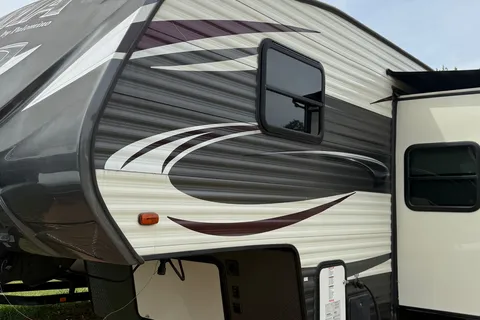 Shane's Palomino Puma Fifth Wheel