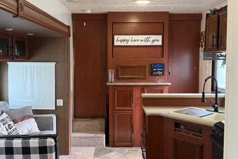 Shane's Palomino Puma Fifth Wheel