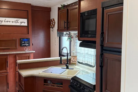 Shane's Palomino Puma Fifth Wheel