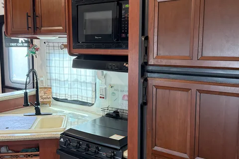 Shane's Palomino Puma Fifth Wheel