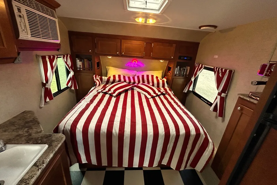 ✨ Retro Holiday – Lightweight Off-Grid Trailer ✨