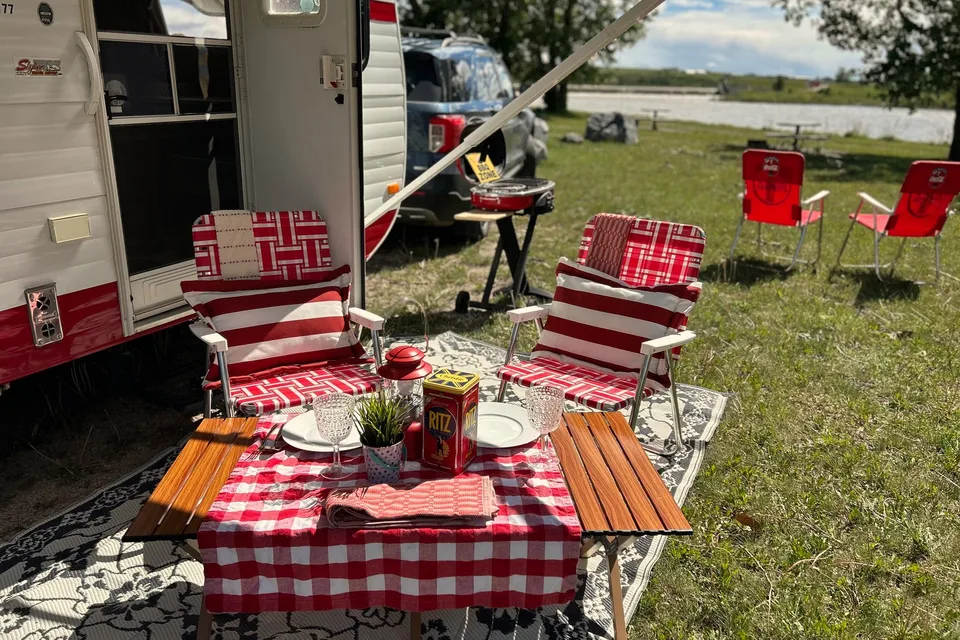 ✨ Retro Holiday – Lightweight Off-Grid Trailer ✨