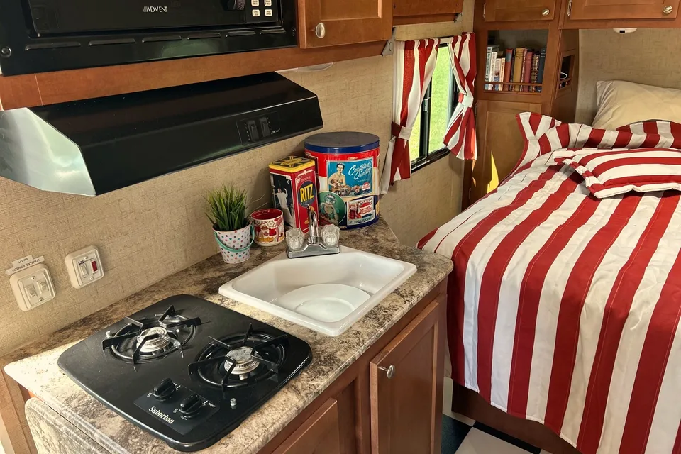 ✨ Retro Holiday – Lightweight Off-Grid Trailer ✨