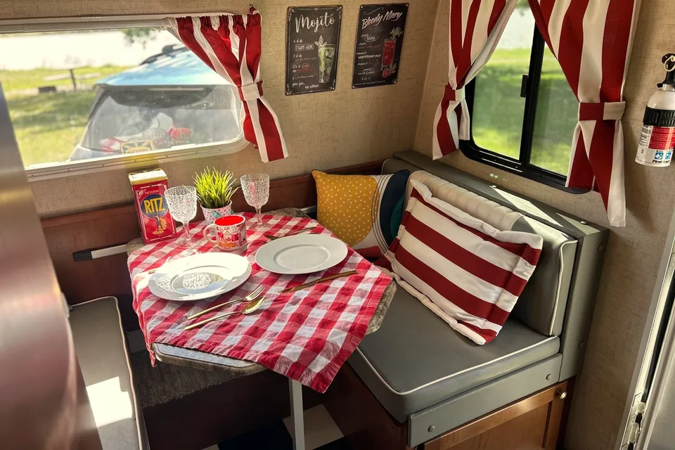 ✨ Retro Holiday – Lightweight Off-Grid Trailer ✨