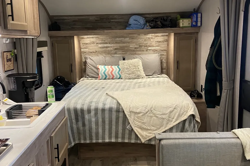 C & A GrandRiver 25BH Travel Trailer