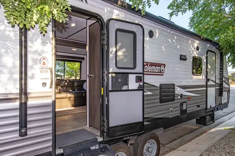 Rv Rentals Way of Life's Dutchmen Coleman Lantern 285BH Travel Trailer LC2