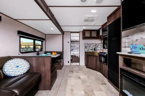 Rv Rentals Way of Life's Dutchmen Coleman Lantern 285BH Travel Trailer LC2