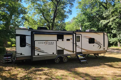 2020 Rockwood Signature 8328BS, Luxury Camper, Sleeps 4!