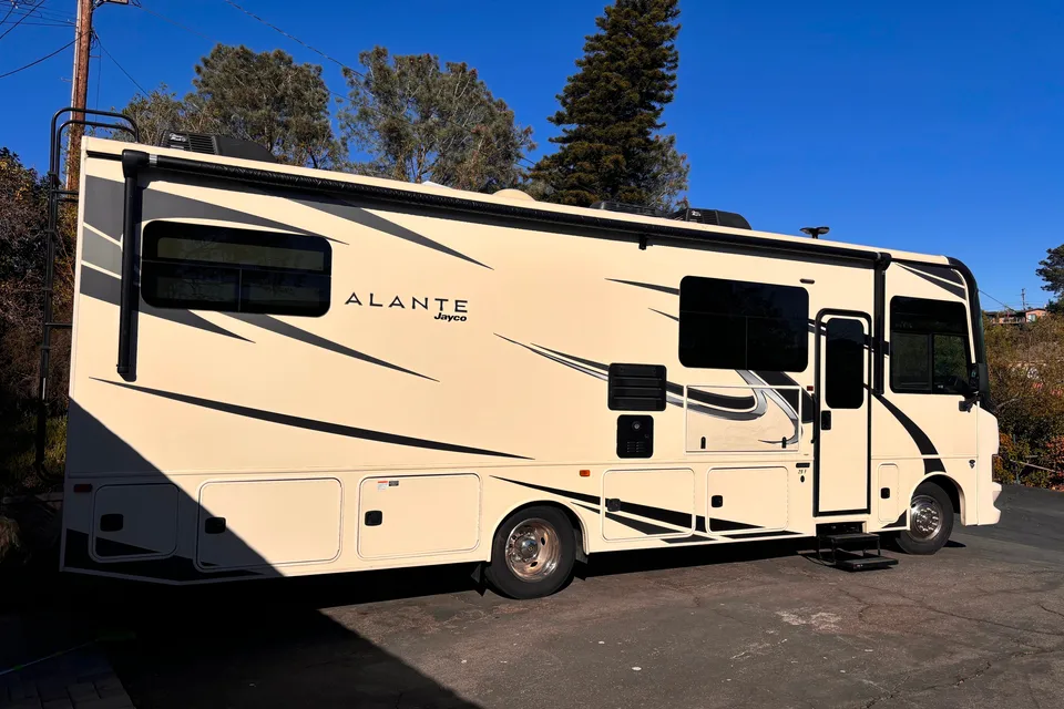 New Jayco Alante Class A 29F with bunk beds and full size Fridge and Freezer