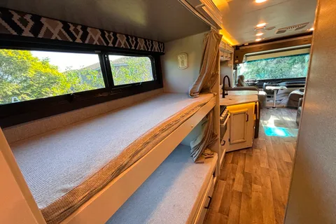 New Jayco Alante Class A 29F with bunk beds and full size Fridge and Freezer