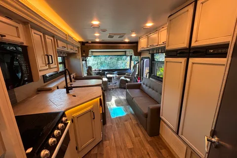 New Jayco Alante Class A 29F with bunk beds and full size Fridge and Freezer