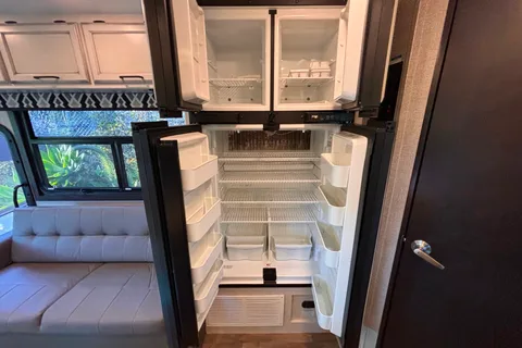 New Jayco Alante Class A 29F with bunk beds and full size Fridge and Freezer