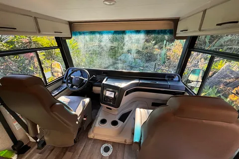 New Jayco Alante Class A 29F with bunk beds and full size Fridge and Freezer