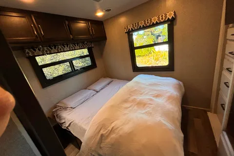 New Jayco Alante Class A 29F with bunk beds and full size Fridge and Freezer