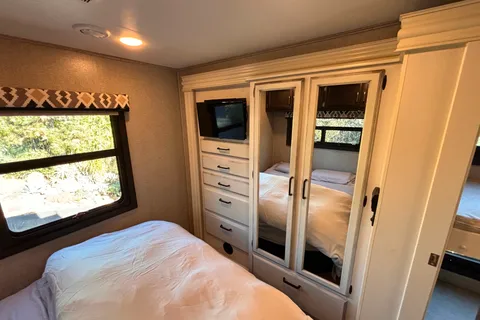 New Jayco Alante Class A 29F with bunk beds and full size Fridge and Freezer