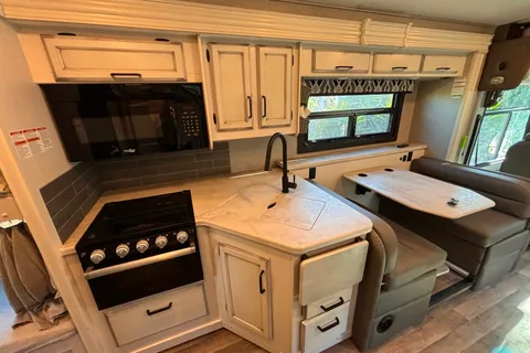 New Jayco Alante Class A 29F with bunk beds and full size Fridge and Freezer