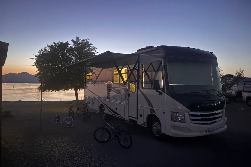 New Jayco Alante Class A 29F with bunk beds and full size Fridge and Freezer