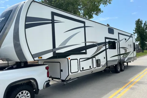 Zach Open RangeRV 371mbh Fifth Wheel
