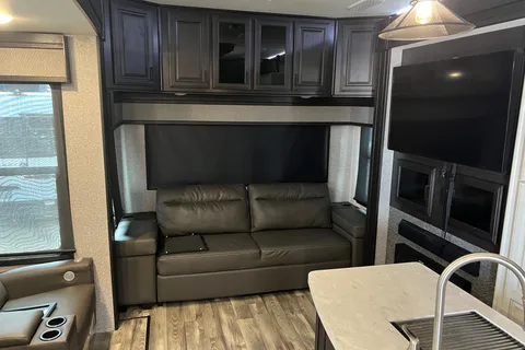 Zach Open RangeRV 371mbh Fifth Wheel