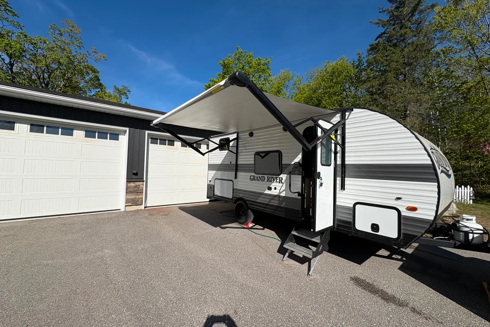 Robert's Gulf Stream Grand River Travel Trailer