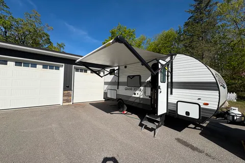 Robert's Gulf Stream Grand River Travel Trailer