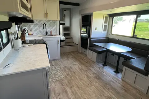 Family Friendly Fifth Wheel - Heartland sundance 28db Fifth Wheel DELIVERY ONLY