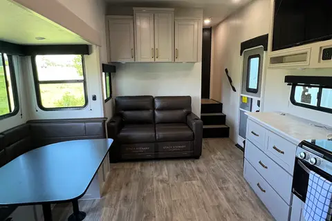 Family Friendly Fifth Wheel - Heartland sundance 28db Fifth Wheel DELIVERY ONLY