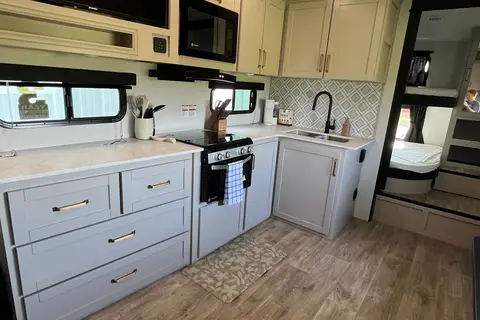 Family Friendly Fifth Wheel - Heartland sundance 28db Fifth Wheel DELIVERY ONLY