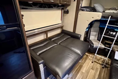 NYK Adventure Bus Thor Motor Coach Outlaw 29J Class C