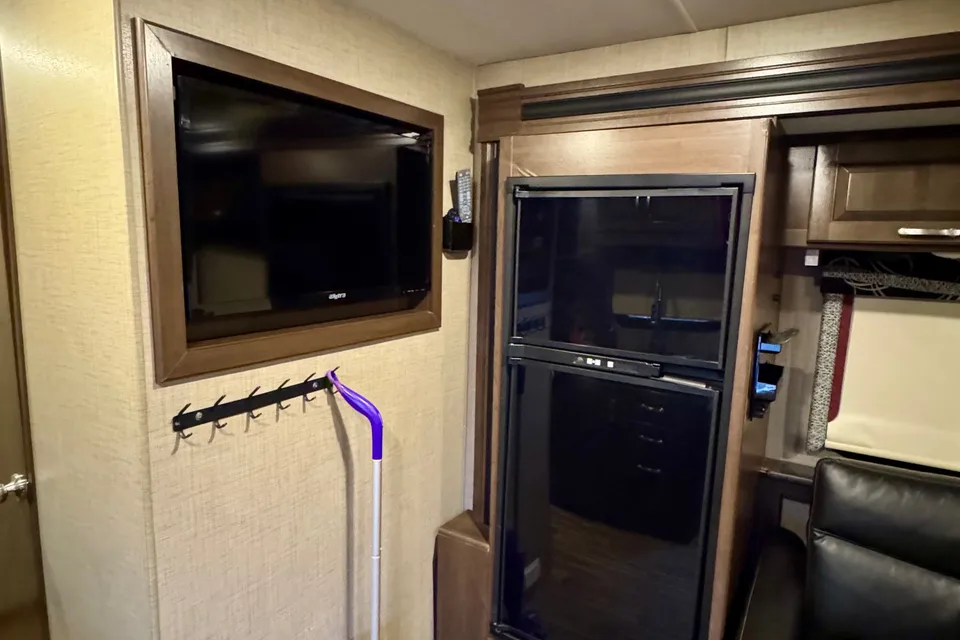 NYK Adventure Bus Thor Motor Coach Outlaw 29J Class C