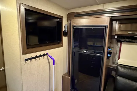 NYK Adventure Bus Thor Motor Coach Outlaw 29J Class C