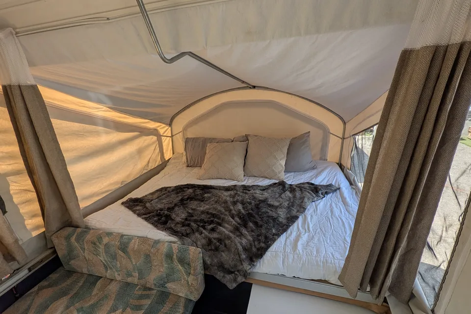 Le Folding Shelter