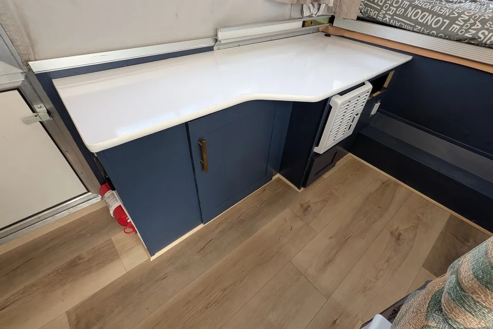 Le Folding Shelter