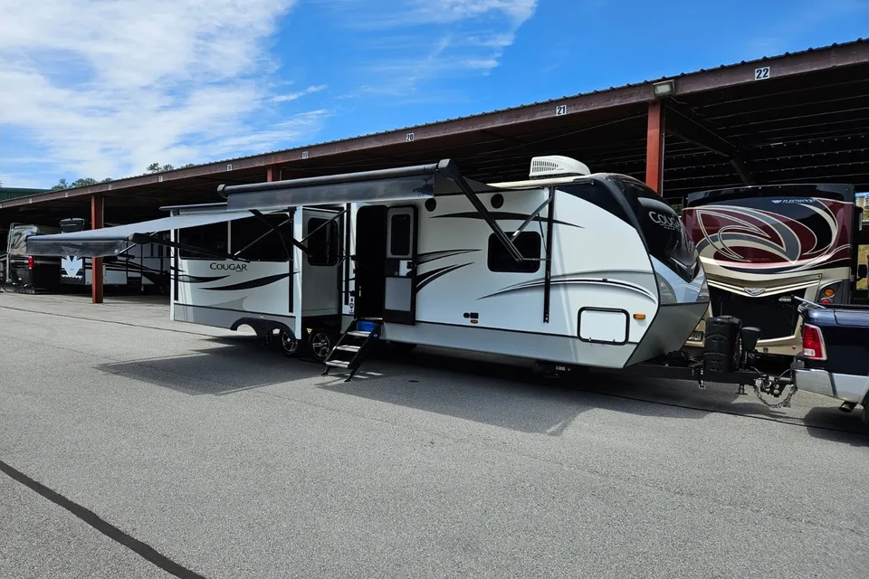 Danny's Keystone Cougar 32 RLI Travel Trailer