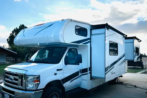 The Lander | Spacious Family Adventure RV!