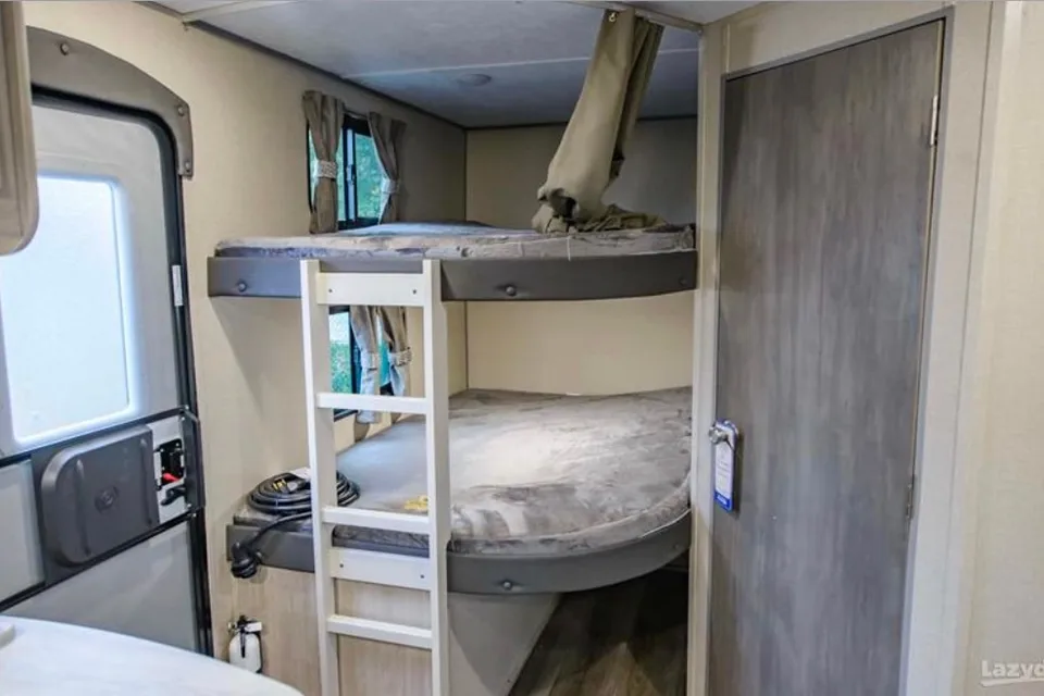 Portzen’s Luxury Travel Trailer for 9