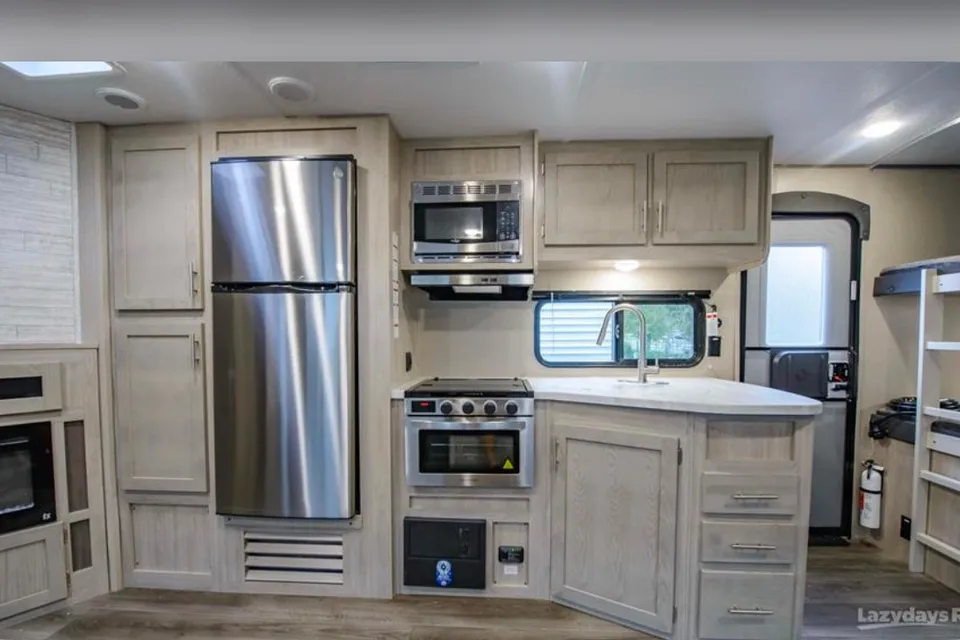 Portzen’s Luxury Travel Trailer for 9