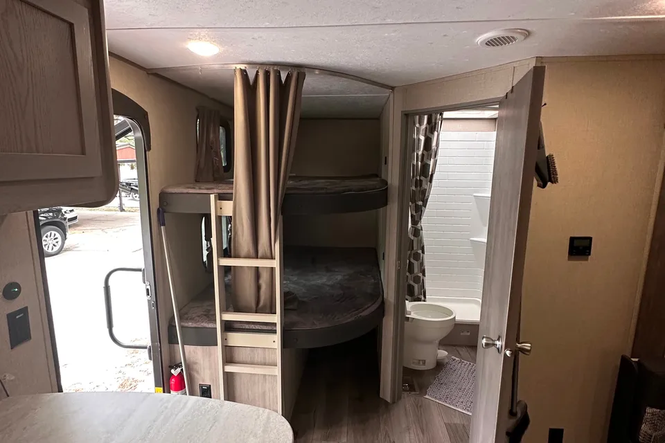 Portzen’s Luxury Travel Trailer for 9