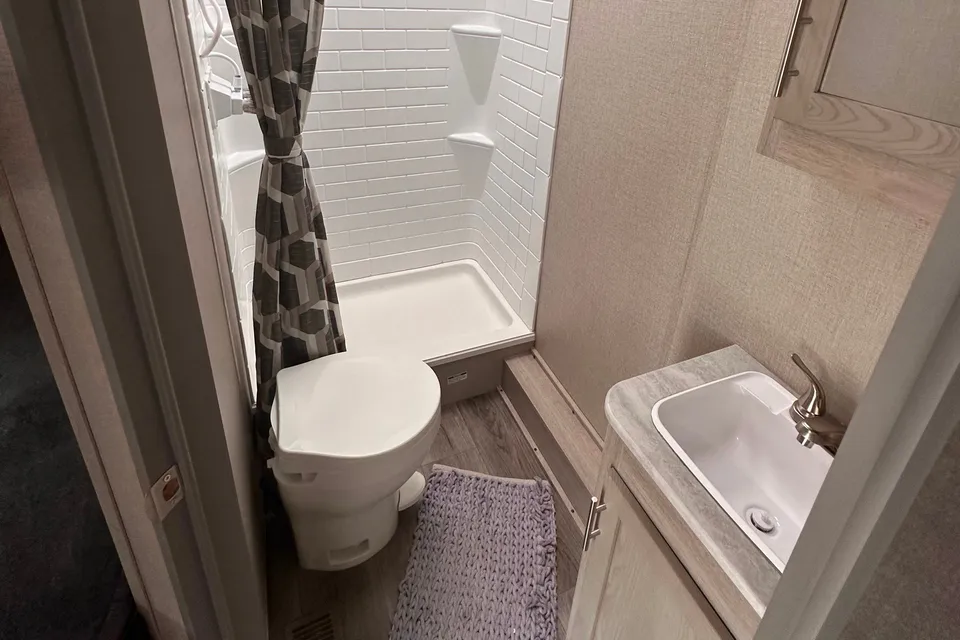 Portzen’s Luxury Travel Trailer for 9