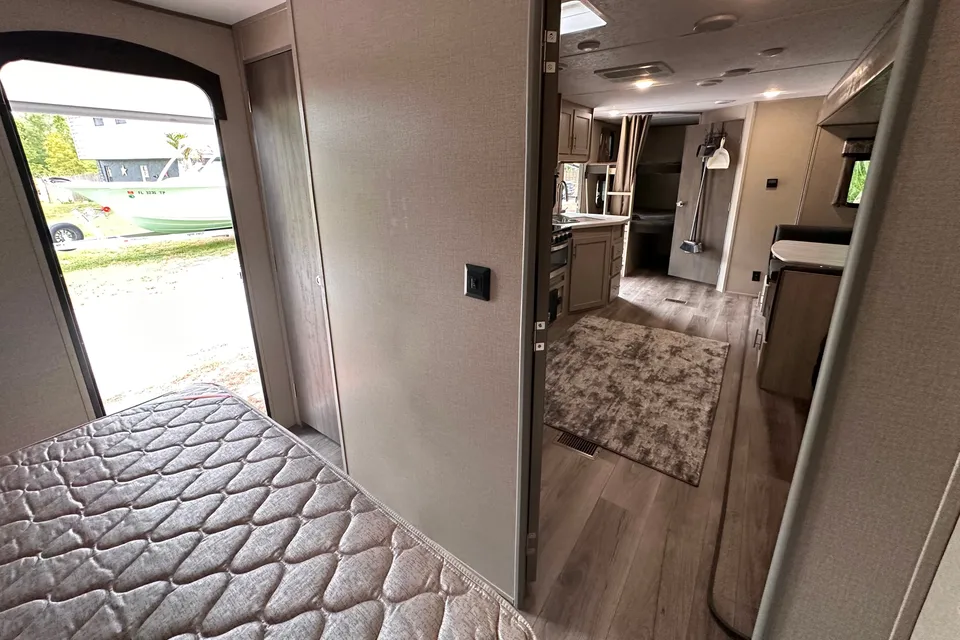 Portzen’s Luxury Travel Trailer for 9