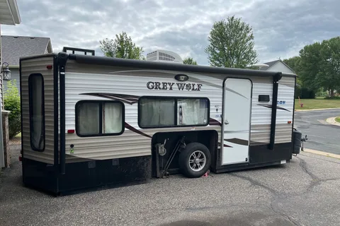 Forest River Grey Wolf RV/Fish House Trailer & Amenities