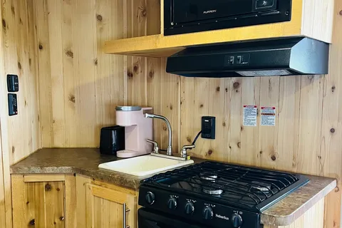 Forest River Grey Wolf RV/Fish House Trailer & Amenities